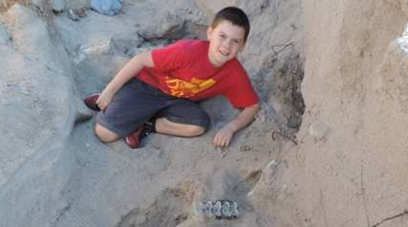 10χρονο αγόρι έπαιζε και έπεσε πάνω σε κρανίο ζώου 1,2 εκατομμυρίων ετών! (βίντεο)